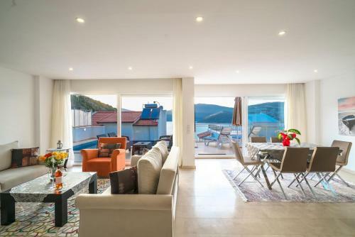 New Age Villa Maria