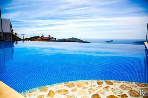 Kalkan Villa Sleeps 14 Pool Wifi