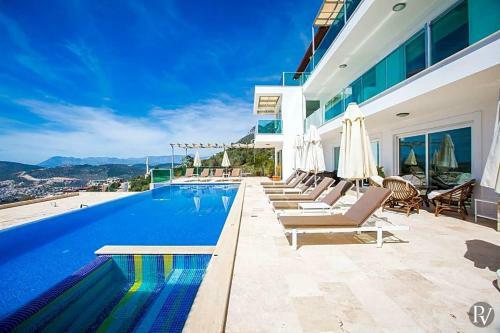 Kalkan Villa Sleeps 14 Pool Wifi