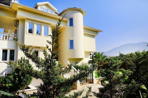 6 Bedroom Villa With Private Pool