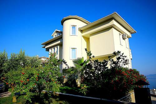 6 Bedroom Villa With Private Pool