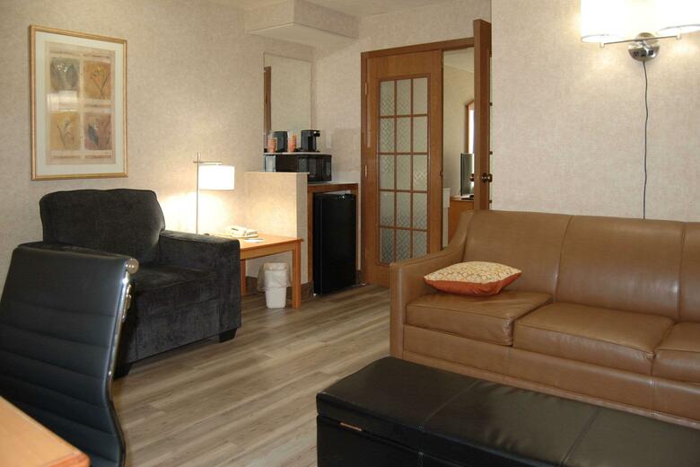 Hotel Quality Inn  Suites Brossard