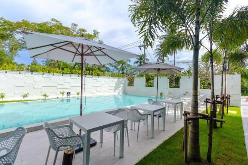 Apartamentos Ocean Stone Phuket By Holy Cow 10