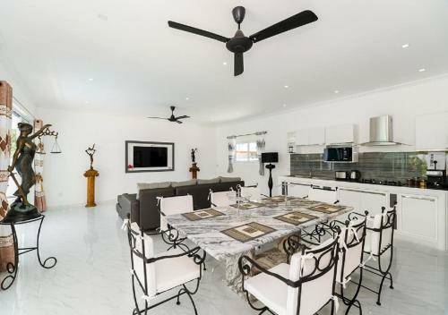 Hostal Wirason Pool Villa 4 Bedrooms