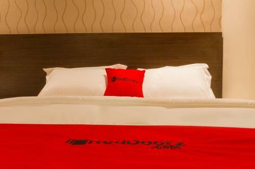Hostal Reddoorz Plus @ Dipatiukur