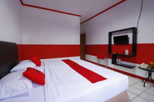 Hostal Reddoorz Plus @ Samratulangi Manado