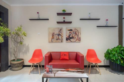 Hostal Reddoorz Near Botani Square Mall