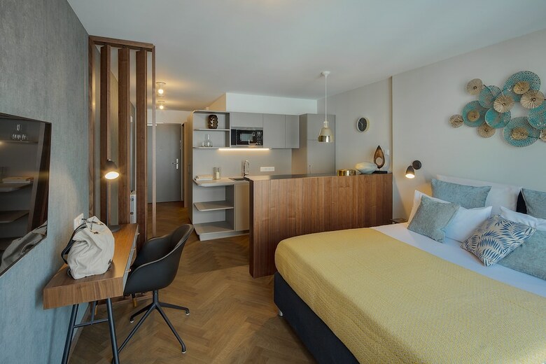Dd Suites Serviced Apartments