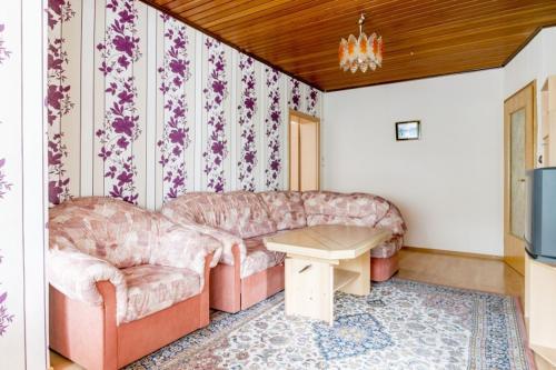 1 Private Single, 1 Twin Room. 3 Persons (6303)