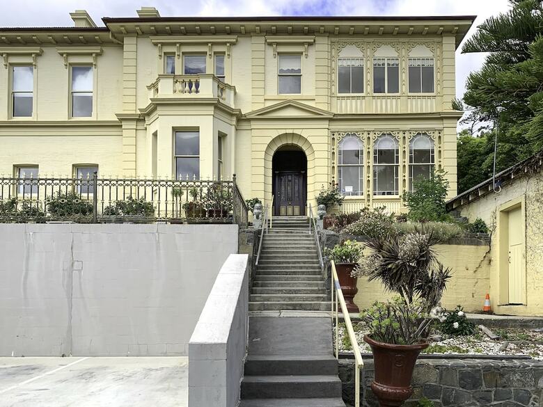 Waratah On York Bed & Breakfast
