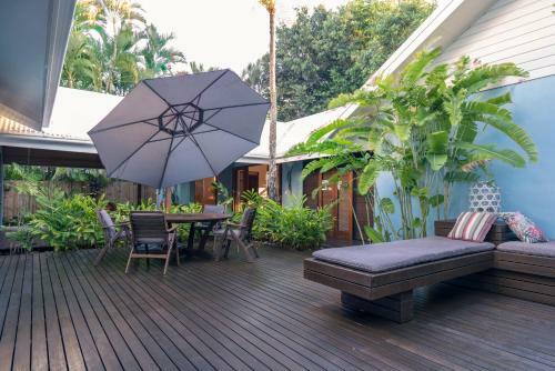 Frangipani Beach House - Newell Beach