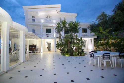 Hostal Vila Kristi