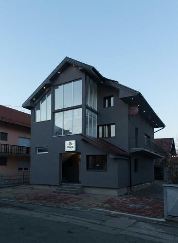 Hostal Guesthouse Vila Puzic