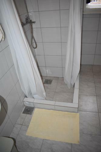 Hostal De Lux Apartment & Rooms Emilia