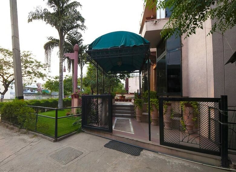Hotel Siris 18 Gurgaon