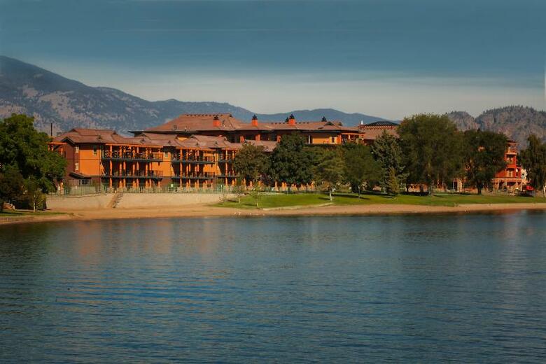 Hotel Watermark Beach Resort