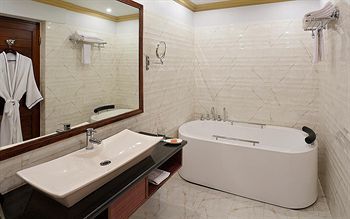 Hotel Mayfair Beach Resort