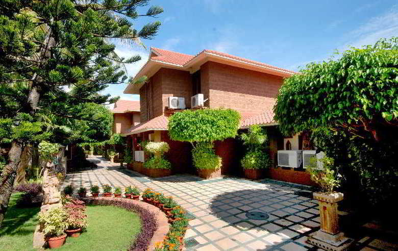 Hotel Mayfair Beach Resort