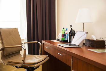 Ani Plaza Hotel