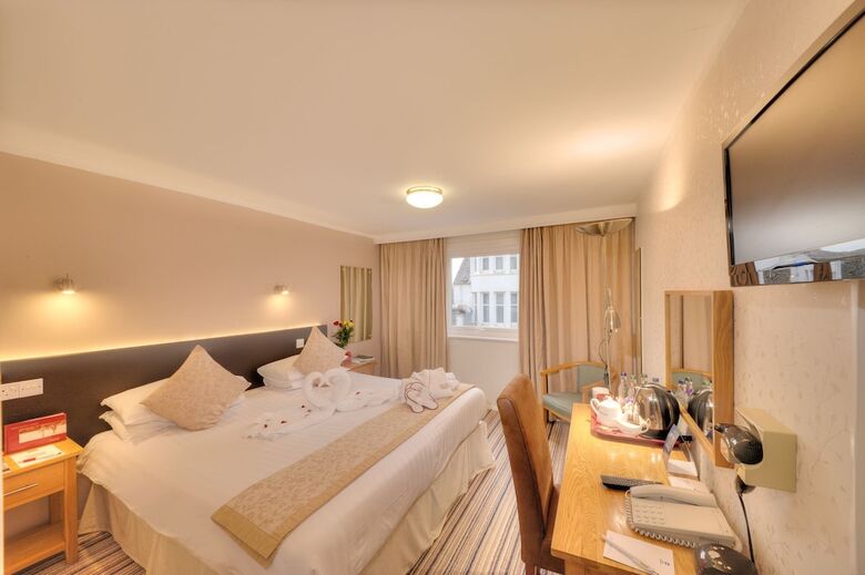 Muthu Queens Hotel
