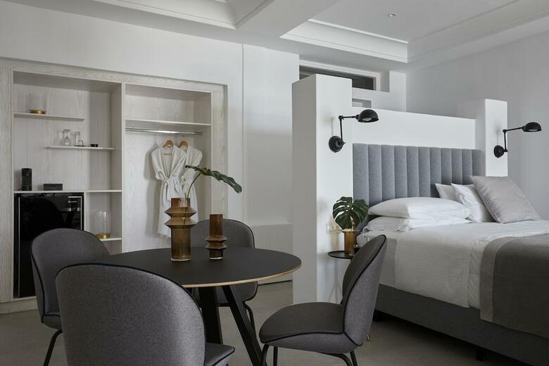 Hotel Petit Palace