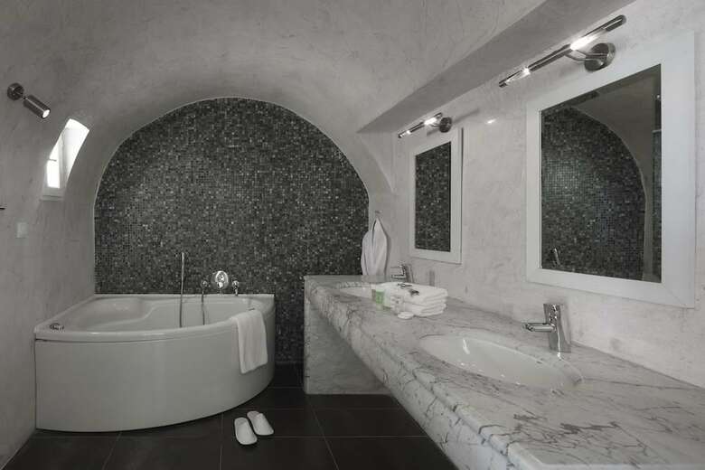 Hotel Petit Palace