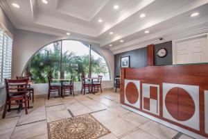 Hotel Rodeway Inn Near Legoland