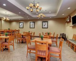 Hotel Comfort Suites Airport