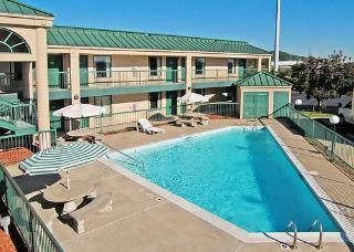 Hotel Econo Lodge & Suites