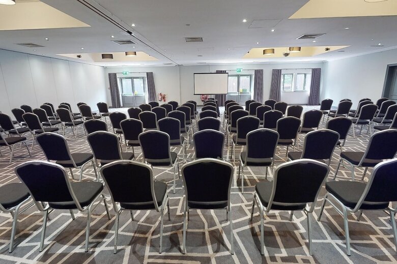Village Cardiff - Hotel & Leisure Club