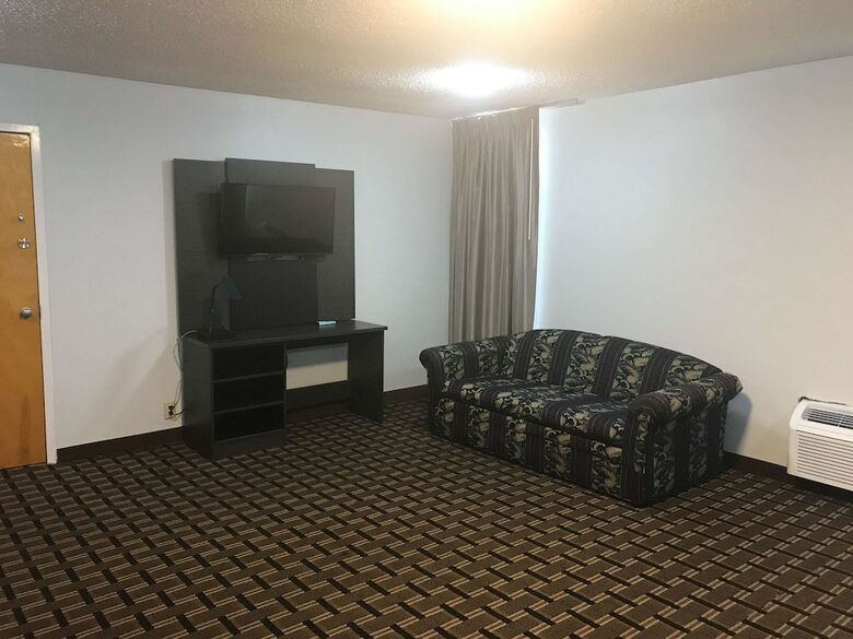 Hotel Clarion Inn And Summit Center