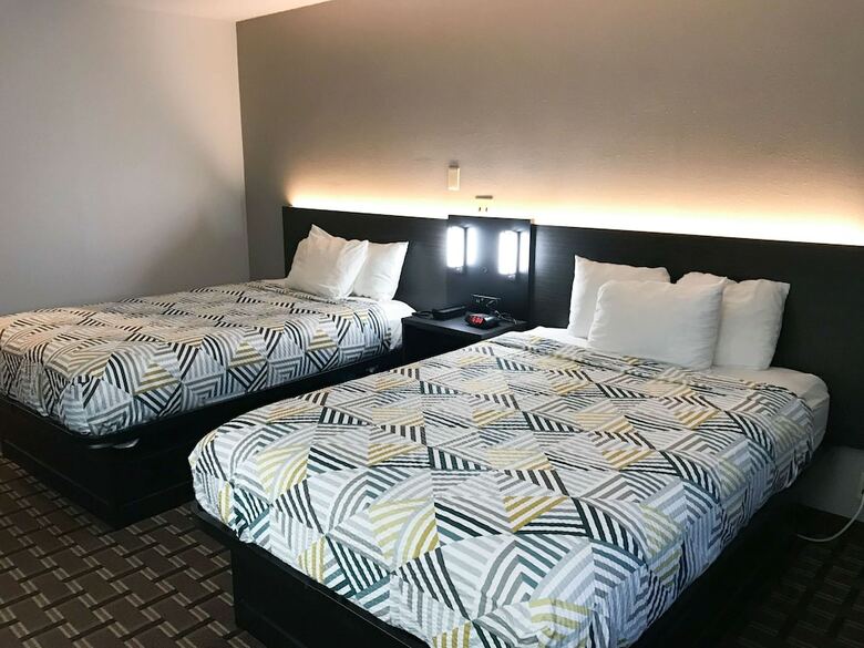 Hotel Clarion Inn And Summit Center