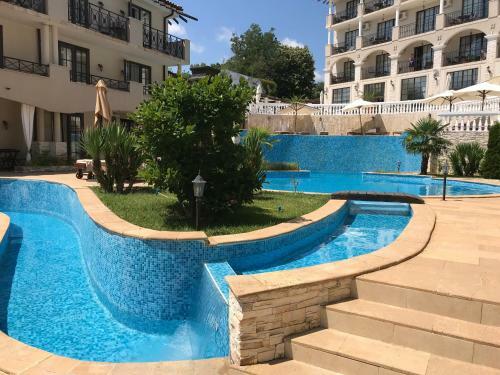 Pearl Beach Apartments In The Cliff Resort