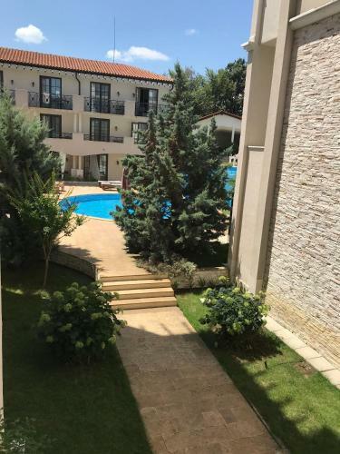 Pearl Beach Apartments In The Cliff Resort