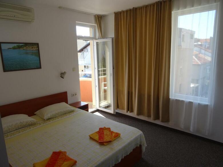 Hostal Dobrevi Guest House