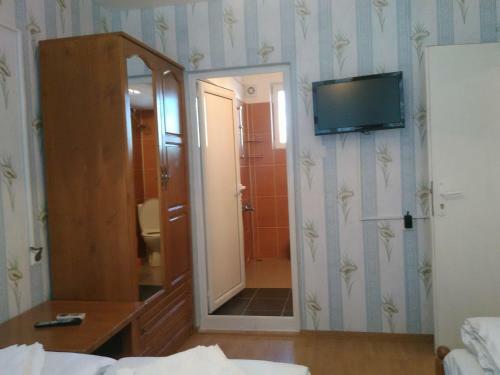 Hostal Father's House