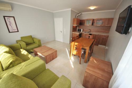 Menada Azzuro Apartments