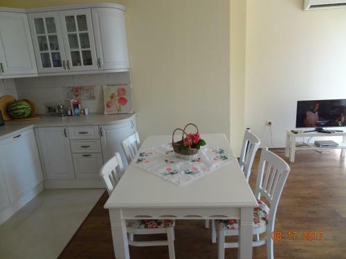 Aneta's Seaside Apartment