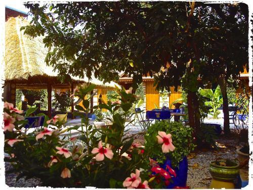 Lodge Blue Indigo Yoga Retreat