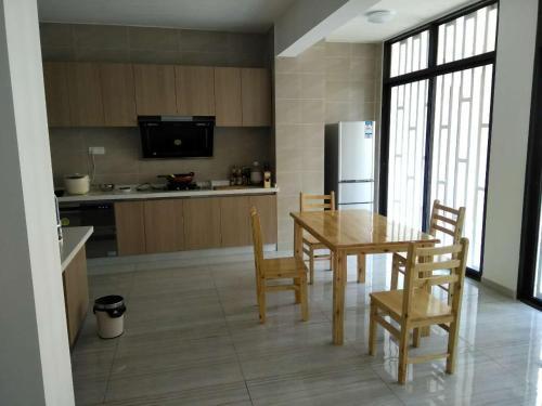 Yihai Home Seaview Apartment
