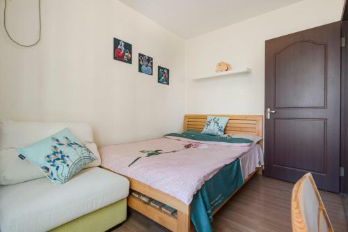 Joy City Deluxe Two-bedroom Apartment
