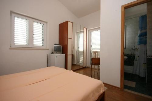 Hostal Double Room Baska Voda 6704a
