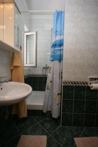 Hostal Double Room Baska Voda 6704a
