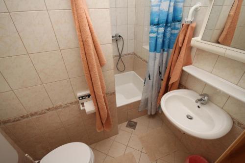 Hostal Double Room Baska Voda 6704a