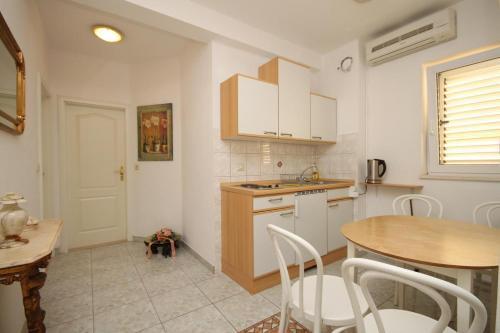 Hostal Double Room Baska Voda 6704a