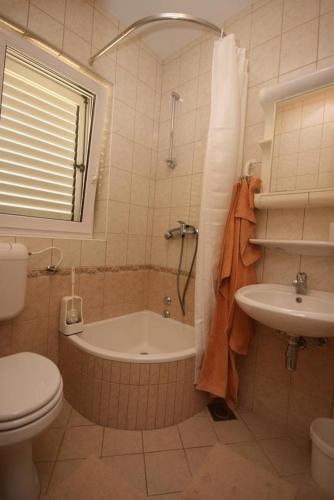 Hostal Double Room Baska Voda 6704a