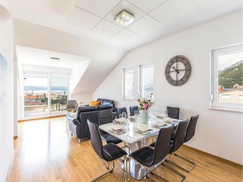 Three-bedroom Apartment In Baska Voda