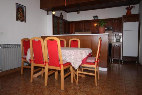 Apartments With A Parking Space Brela (makarska) - 6747