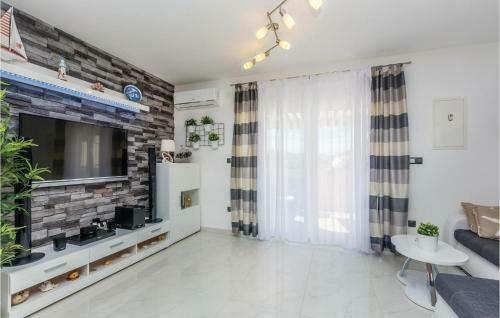Two-bedroom Holiday Home In Brzac