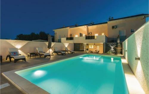 Two-bedroom Holiday Home In Brzac